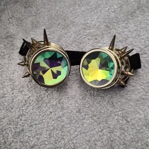 Spiked Steampunk Kaleidoscope Goggles - Green/Yellow Iridescent Lenses